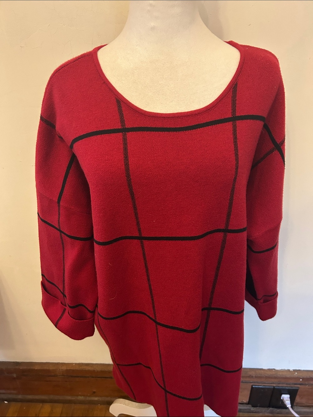 Tahari Red black Scoop Neck Windowpane Sweater Size 2X EUC